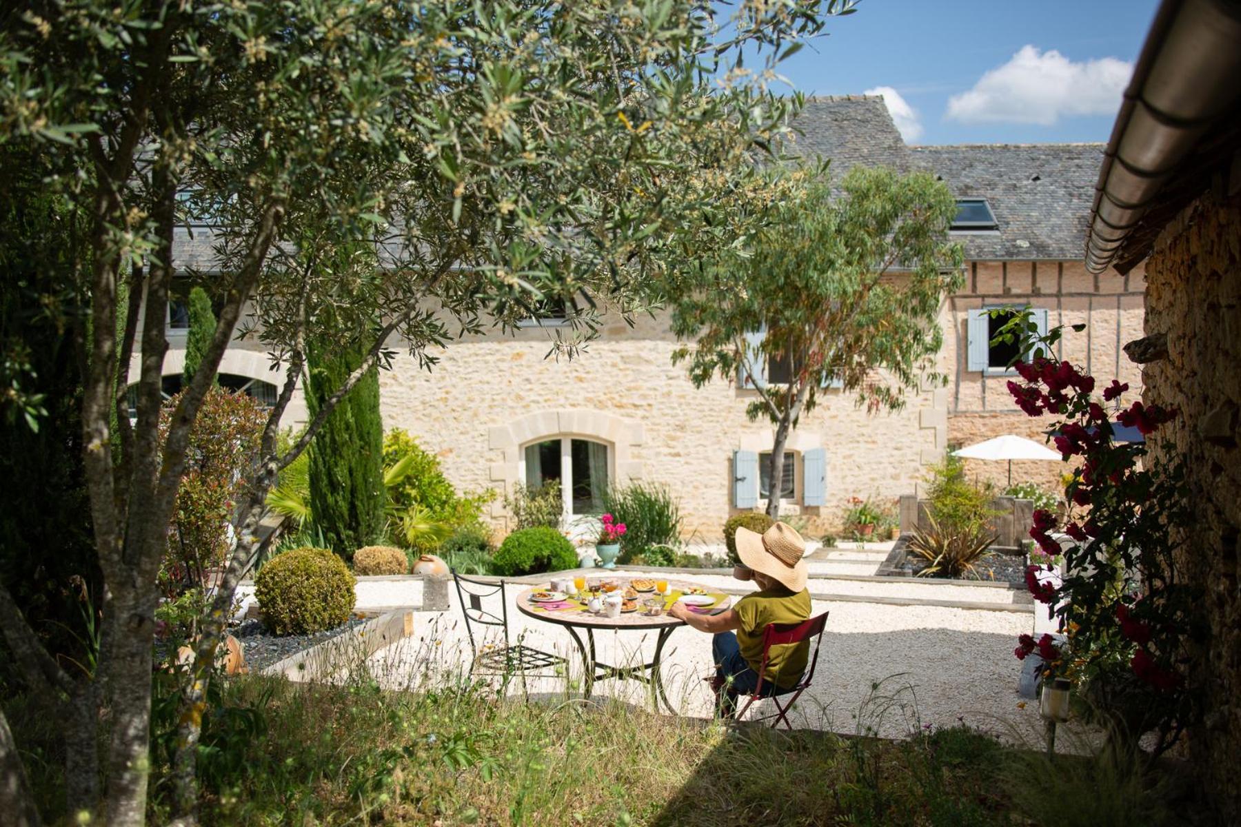 Maison D'Hotes La Maison De Leopold Terrasson Exterior foto